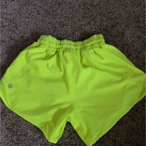 Lululemon RARE COLOR hotty hot shorts 4 inch